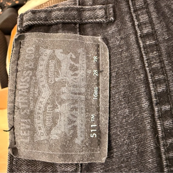 Like new Levi’s 28x28 511 Slim Jeans - Picture 2 of 4